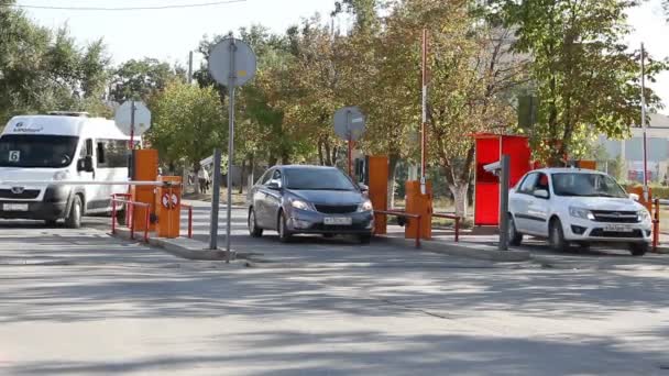 Volgogrado Federación Rusa Septiembre 2015 Barrera Seguridad Automática Aparcamiento Aeropuerto — Vídeos de Stock