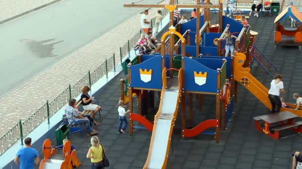 Volgograd Fédération Russie Septembre 2015 Des Enfants Jouent Sur Grande — Video