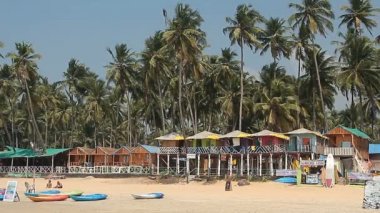 Evler ve kulübe Palolem sahilde