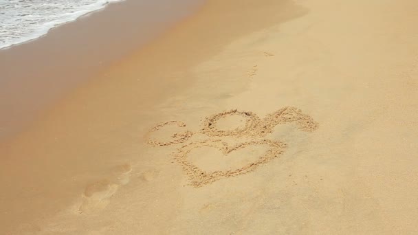 Wellen berühren Sand mit der Aufschrift i love goa — Stockvideo