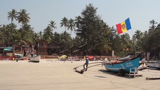 Fishing boat on the Palolem beach — Stock Video