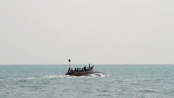 Barco de pesca na praia de Palolem — Vídeo de Stock