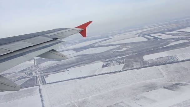 Vista desde un avión despegando — Vídeos de Stock