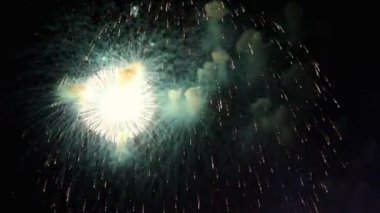 tatil gece renkli havai fişek