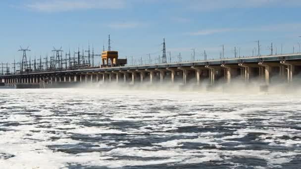 Reset of water at hydroelectric power station on the river — Stock Video