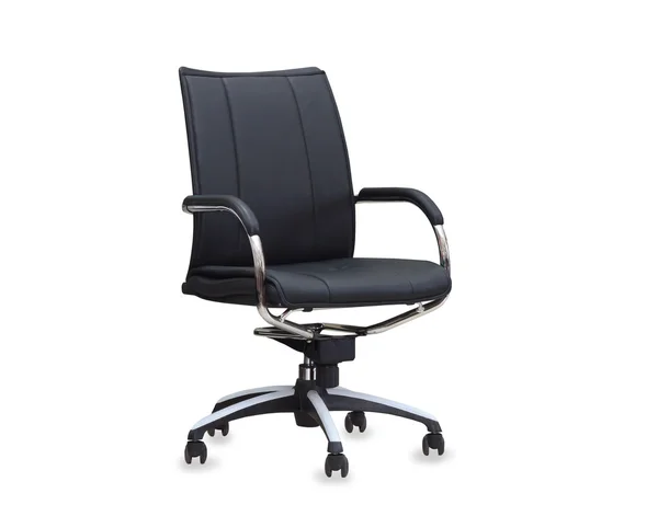La chaise de bureau en cuir noir. Isolé — Photo