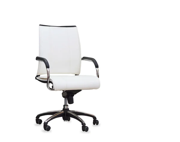 Moderner Bürostuhl aus weißem Leder. isoliert — Stockfoto