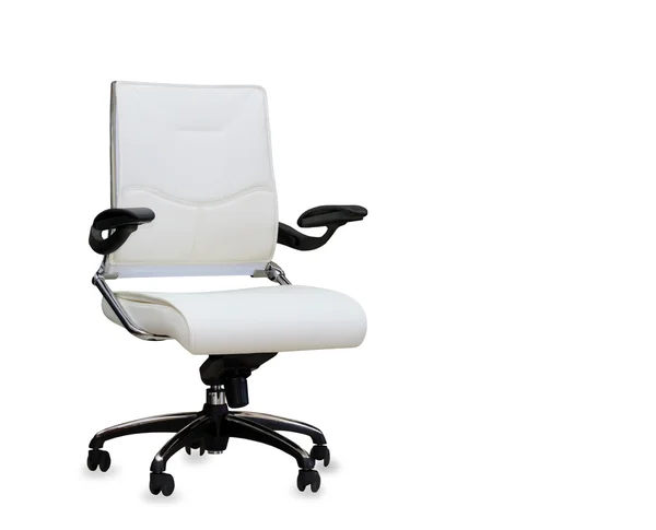 Beyaz deri ofis koltuğu. izole — Stok fotoğraf