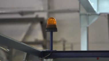 Acil durum turuncu yanıp sönen ışık