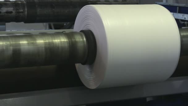 Papierrolle für eine Druckerpresse — Stockvideo