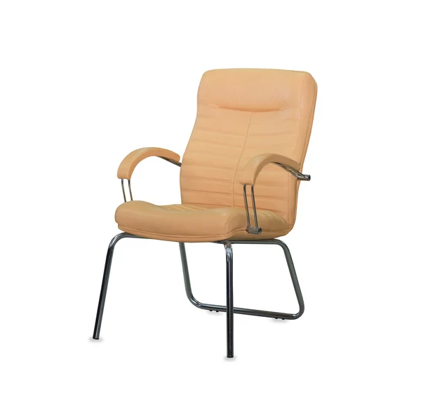Nowoczesne krzesło biurowe z beżowej skóry. Izolacja — Zdjęcie stockowe