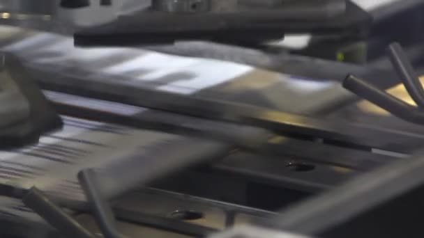Máquina de tipografía de impresión en el trabajo — Vídeo de stock