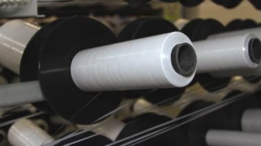 Bir fabrika makinesinde iplik Tekstil Sanayi - iplik biriktirir