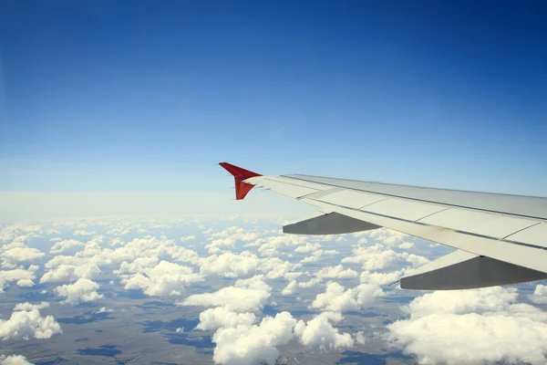 Ala del avión desde la ventana — Foto de Stock