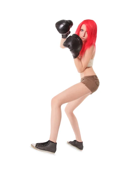 Mulher de cabelo vermelho é boxe — Fotografia de Stock