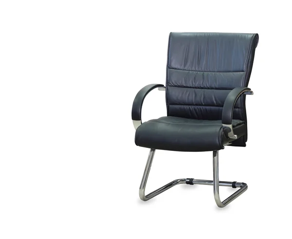 A cadeira de escritório de couro preto. Isolados — Fotografia de Stock