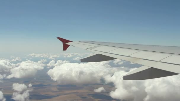 Vista na asa do avião a partir da janela — Vídeo de Stock