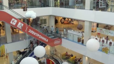 Volgograd, Rusya Federasyonu - 27 Eylül 2015: iç modern alışveriş merkezi Komsomall.