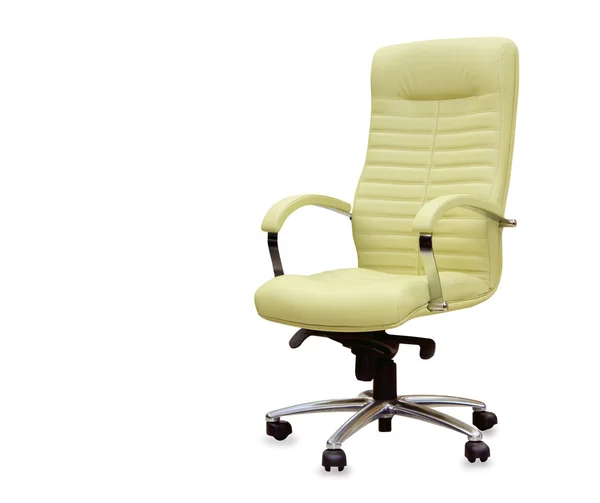 Moderní kancelářská židle z béžové kůže. Izolované — Stock fotografie