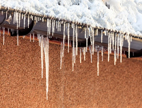 Icicles hanging down from roof — Stock Photo, Image