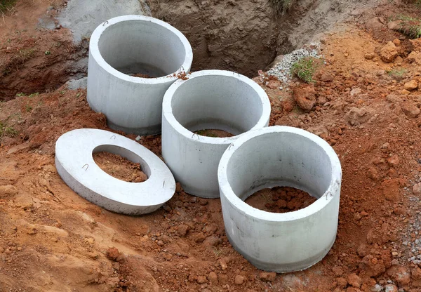 Cincin Beton Untuk Tangki Drainase Individu — Stok Foto