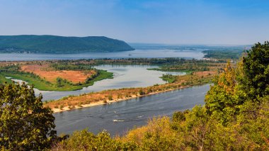 Rusya 'nın Samara kenti yakınlarındaki Volga Nehri ve Sok Nehri.