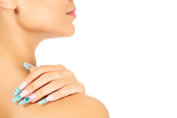 Mão feminina com unhas compridas — Fotografia de Stock