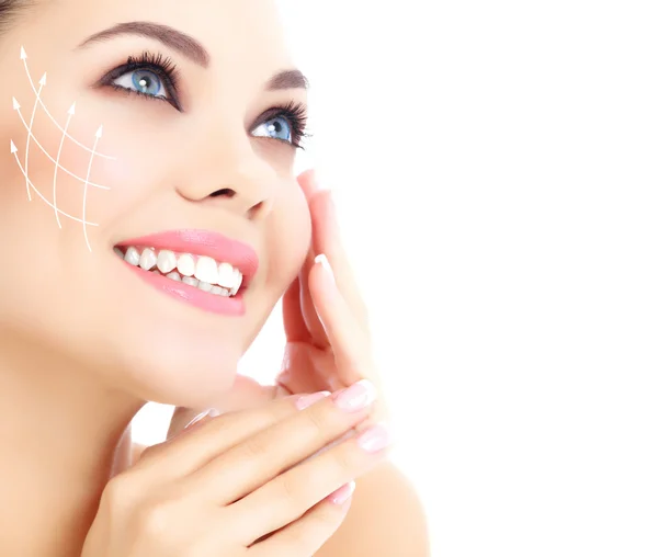 Joven mujer feliz con la piel limpia y fresca, fondo blanco — Foto de Stock