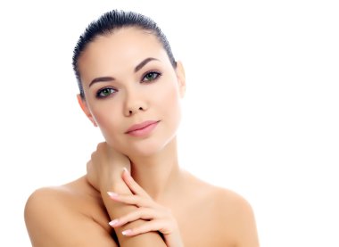 Temiz cilt, beyaz arka plan ile güzel kadın