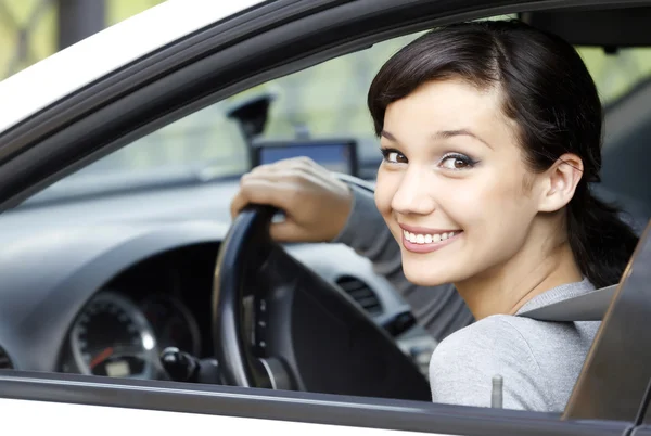 車の中できれいな女の子 — ストック写真