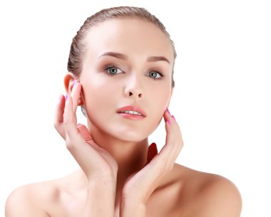 İzole beyaz bir arka plan üzerinde güzel kadın