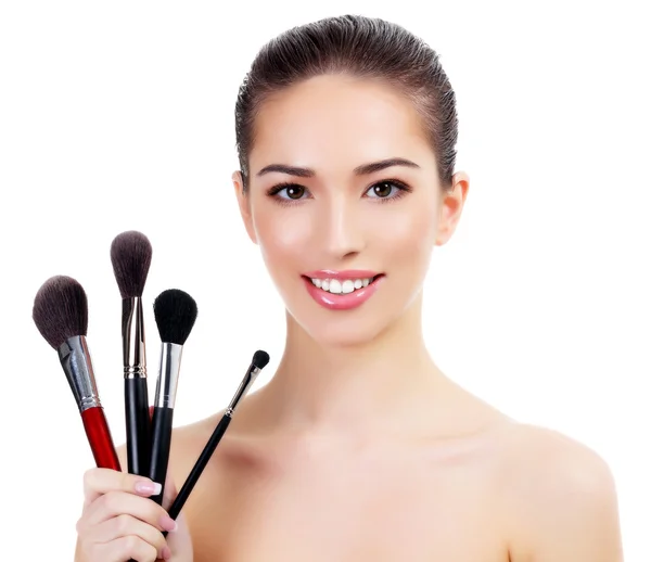 Mooie vrouw met make up borstels — Stockfoto