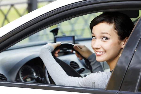 Lächelnde Autofahrerin — Stockfoto