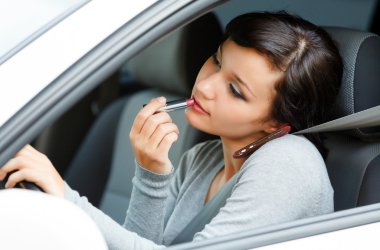 Kadın sürücü makyaj