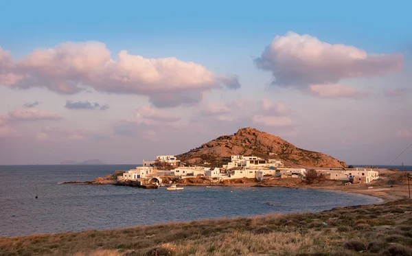 Kalafatis Bay beach on the island of Mykonos at sunset. Greece. — Stock Photo, Image