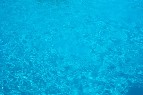 Blå pool med klart vatten. Bakgrund — Stockfoto