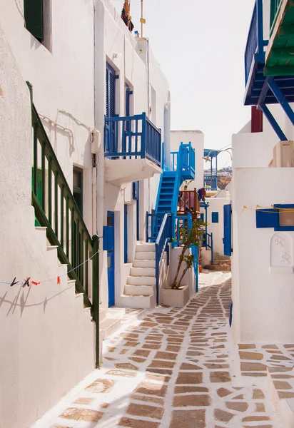 Klasycznej greckiej architektury ulic - schody, balkony, — Zdjęcie stockowe