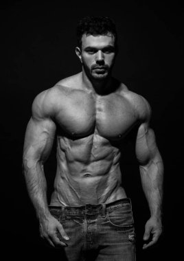 Stüdyoda fitness erkek modeli