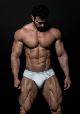 Stüdyoda fitness erkek modeli