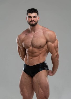 Stüdyoda fitness erkek modeli