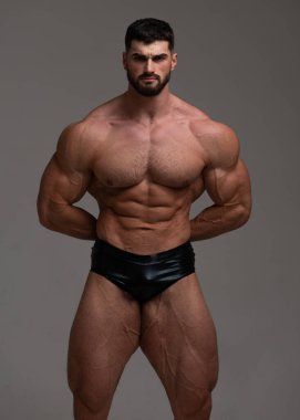 Stüdyoda fitness erkek modeli