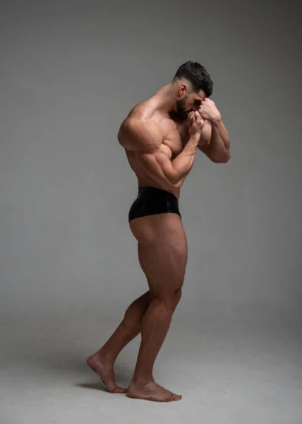 Fitness Modelo Masculino Estúdio — Fotografia de Stock