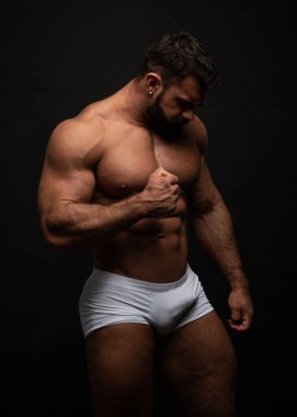 Stüdyoda fitness erkek modeli