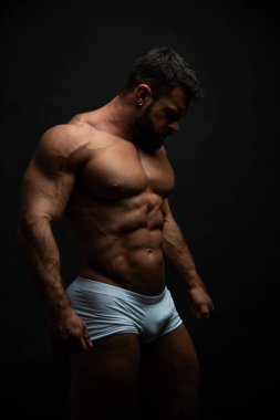 Stüdyoda fitness erkek modeli