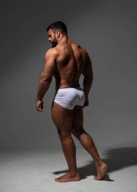 Stüdyoda fitness erkek modeli