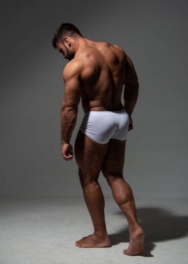 Stüdyoda fitness erkek modeli