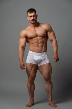 Stüdyoda fitness erkek modeli