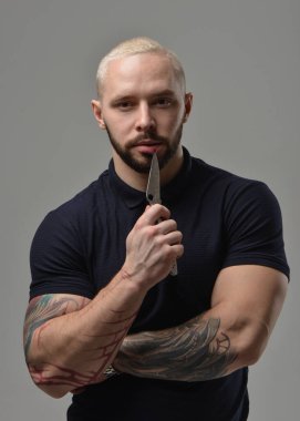 Stüdyoda fitness erkek modeli