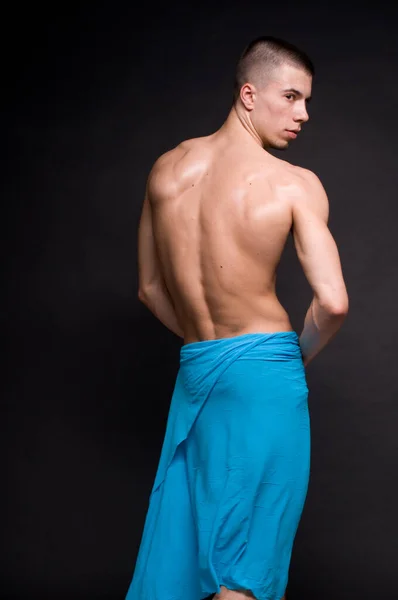 Muskulös Manlig Modell Poserar Studio — Stockfoto