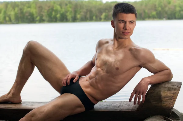 Muscled Male Model Posing Lake — Stock Photo, Image